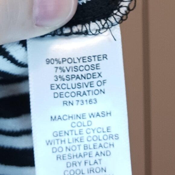 #206 3/$18 - Cable & Gauge Black/White Tank Top Size M - Picture 5 of 6